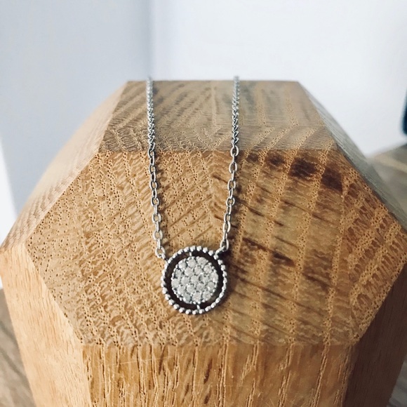 Round zirconia stone embellished pendant necklace - Picture 2 of 8